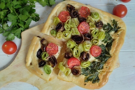 Фото к рецепту: Пирог с маринованными овощами махеевъ #махеевъ