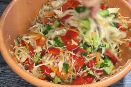 Фото к рецепту: Салат из капусты на зиму