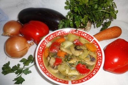 Фото к рецепту: Рагу из овощей с грибами