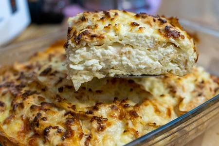 Фото к рецепту: Пирог из лаваша с сыром
