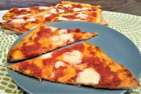 Фото к рецепту: Идеальное и простое тесто для пиццы