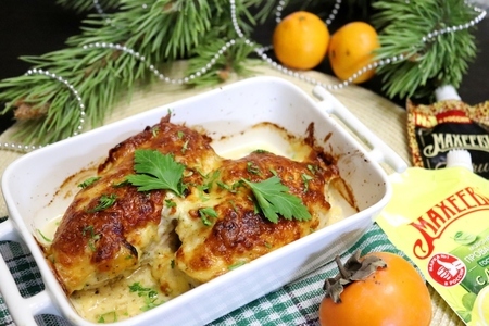 Фото к рецепту: Куриное филе, фаршированное сыром и хурмой с махеевъ