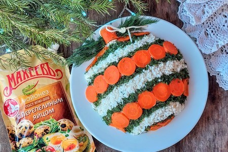 Фото к рецепту: Салат с курицей и морковью по-корейски "ёлочная игрушка махеевъ"