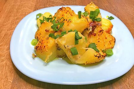 Фото к рецепту: Картофель в сливочно-чесночном соусе