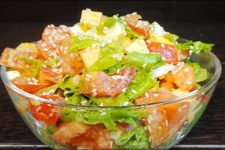 Фото к рецепту: Лучший салат с помидорами