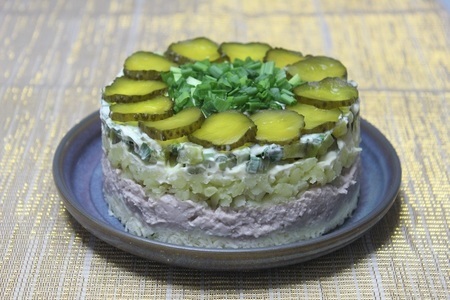 Фото к рецепту: Салат с печенью трески "по-мурмански"