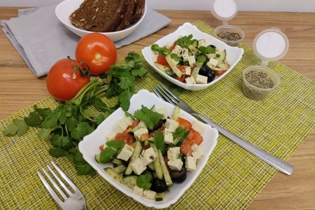 Фото к рецепту: Салат с овощами и тофу с хмели-сунели