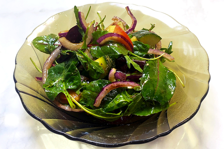 Фото к рецепту: Весенний салат
