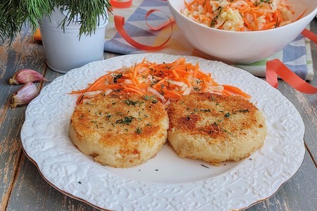 Фото к рецепту: Картофельно-фасолевые котлеты с вялеными томатами 