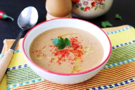 Фото к рецепту: Чечевичный суп с репой, тмином и сумахом