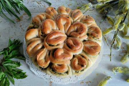 Фото к рецепту: Хлеб с "зеленым маслом"