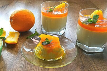 Фото к рецепту: Панна-котта с апельсиновой глазурью