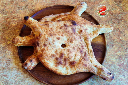Фото к рецепту: Грузинский хлеб шотис пури 