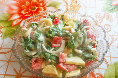 Фото к рецепту: Салат с черемшой