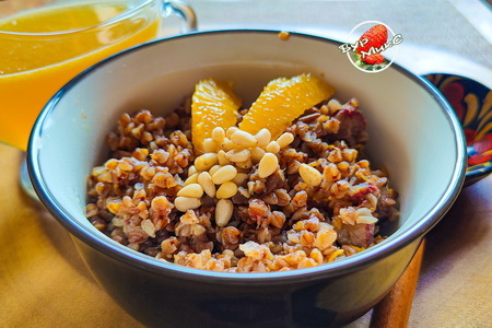 Фото к рецепту: Гречневая каша с финиками и апельсинами, любимая каша ивана грозного