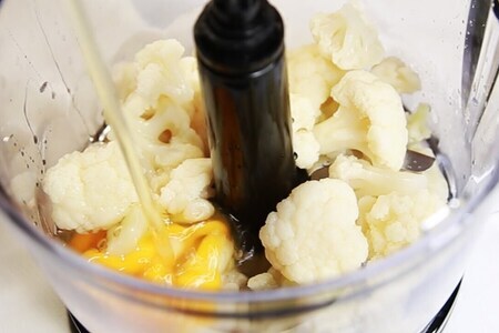 Фото к рецепту: Закусочные кексы с сыром - вкусный рецепт из цветной капусты