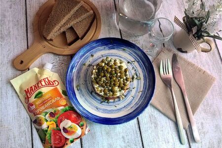 Фото к рецепту: Салат с килькой в томате #махеевъ