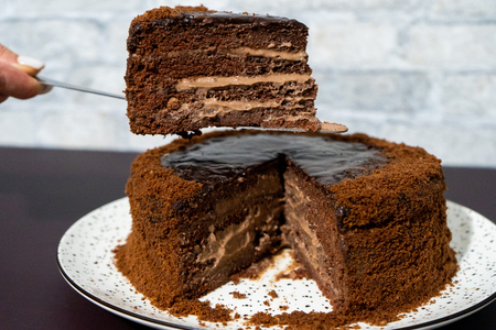 Фото к рецепту: Шоколадный торт - прага