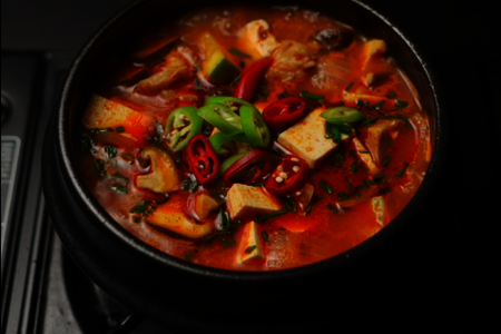 Фото к рецепту: Острый корейский суп кочудян-чиге