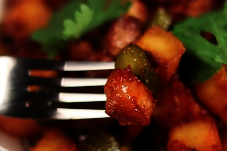Фото к рецепту: Жареная картошка с мясом в соусе кочудян