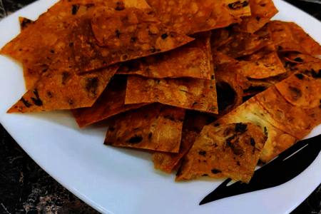 Фото к рецепту: Хрустящие чипсы из лаваша