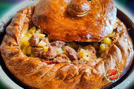 Фото к рецепту: Зур бәлеш - большой пирог с мясом и картофелем