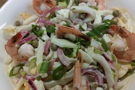 Фото к рецепту: Салат с кальмарами