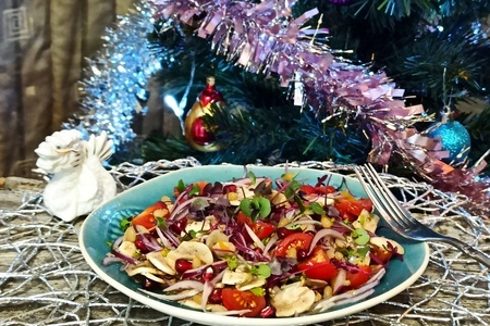 Фото к рецепту: Салат из свежих шампиньонов с помидорами черри