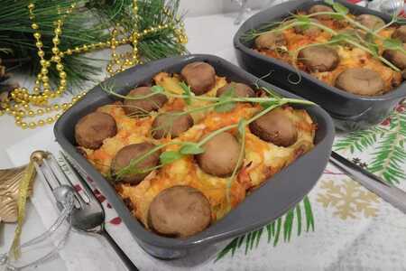 Фото к рецепту: Запеченный картофель с шампиньонами