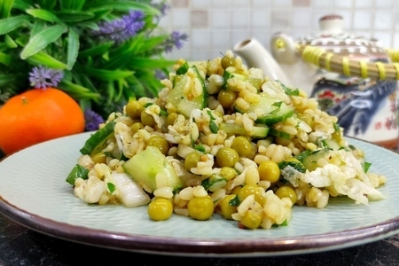 Фото к рецепту: Салат с булгуром и капустой
