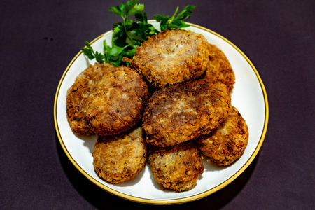 Фото к рецепту: Котлеты из гречки с картофелем
