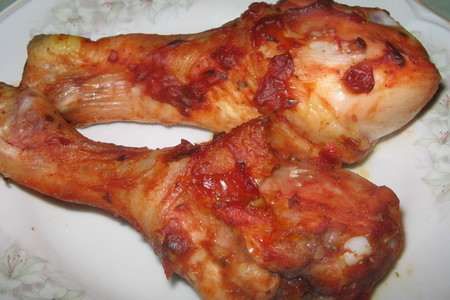 Фото к рецепту: Куриные ножки запеченные в томате.