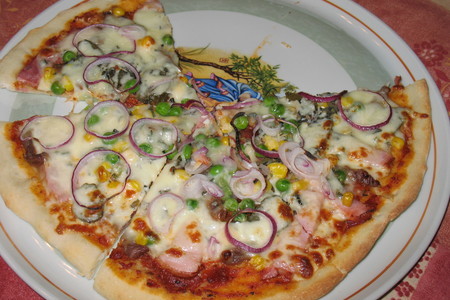 Пицца мясная и соус для пиццы