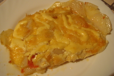 Фото к рецепту: Запеченая картошечка с помидорами под сырной корочкой