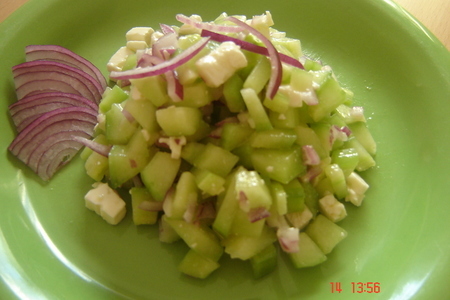 Фото к рецепту: Огуречный салатик с фетой