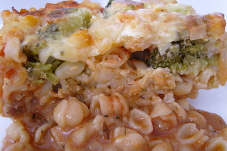 Фото к рецепту: Лазанья из макарон с брокколи и мясом