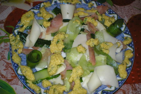 Фото к рецепту: Салат с горбушей "без хлопот"