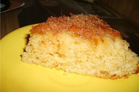 Фото к рецепту: Фруктовый пирог со сгущенкой