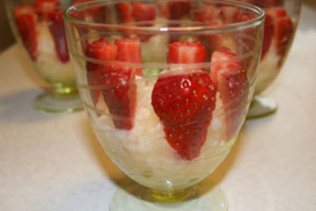 Фото к рецепту: Десерт из йогурта