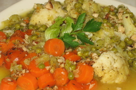 Фото к рецепту: Легкое овощное рагу (низкоколорийное)