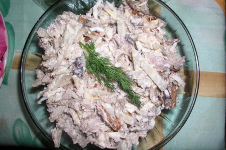 Фото к рецепту: Салат курино-грибной