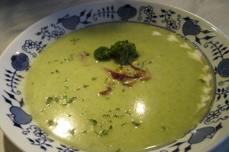 Фото к рецепту: Суп-пюре с брокколи