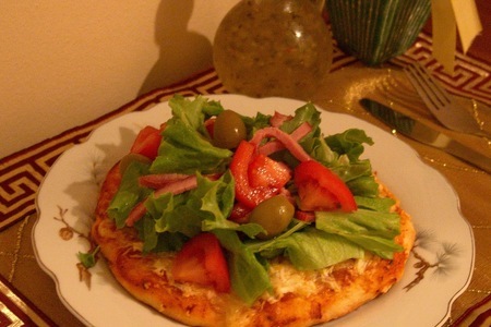Фото к рецепту: И пицца, и салат