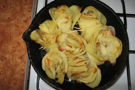 Фото к рецепту: Розочки из картофеля