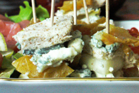 Голубой сыр с грушами