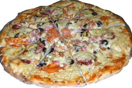 Фото к рецепту: Пицца сочная на дрожжевом тесте