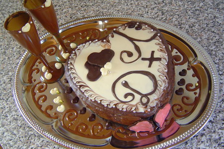 Фото к рецепту: Шоколадное сердце в подарок к свадебному юбилею