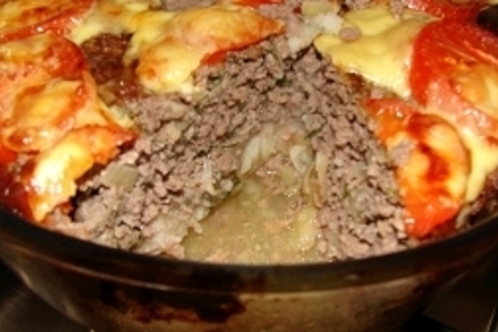 Фото к рецепту: Мясная запеканка с картофелем и помидорами