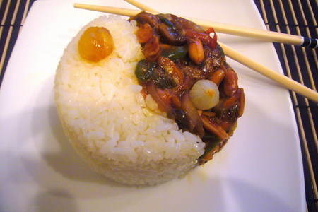 Фото к рецепту: Рис с овощами по-китайски