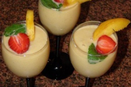 Фото к рецепту: Персиковый коктейль от мнухи